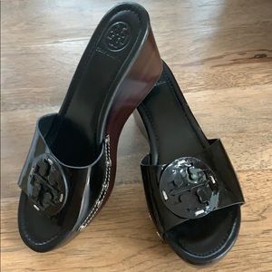 TORY BURCH Black Patten Leather Logo Slides Size 9